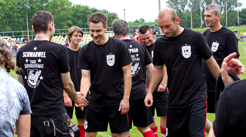 FOTOS: Team Schweinevogel: Muko-Lauf und viele Fußballturniere